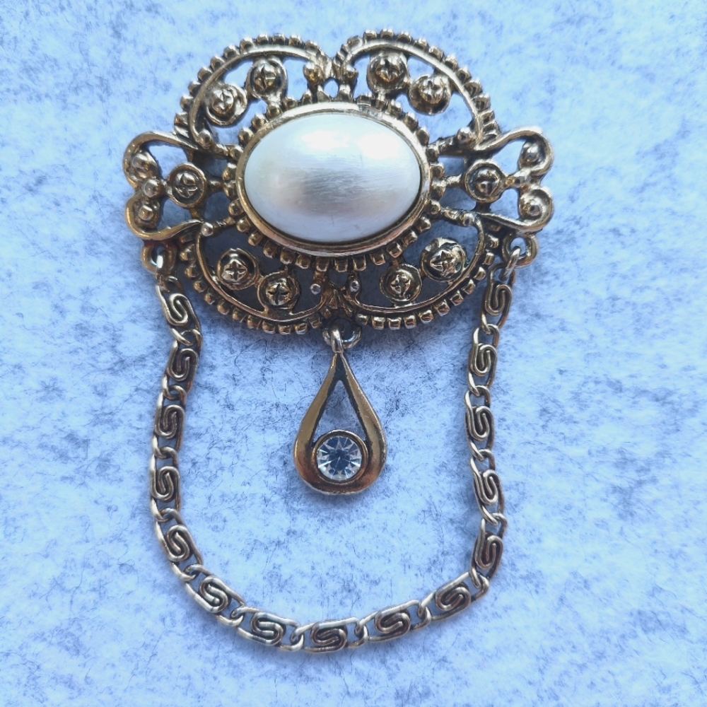 elegant vintage brooch - Picture 1 of 2